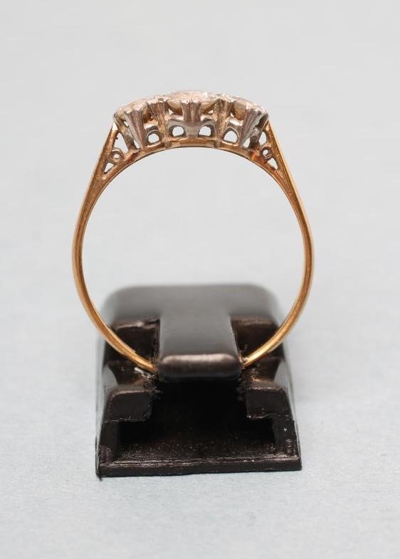 A THREE STONE DIAMOND RING Image