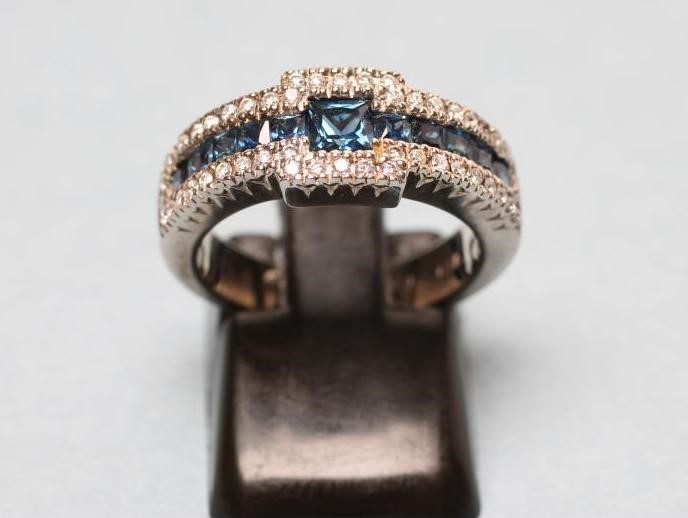A SAPPHIRE AND DIAMOND HALF HOOP DRESS RING Image