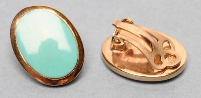 A PAIR OF 9CT GOLD CLIP EARRINGS Image