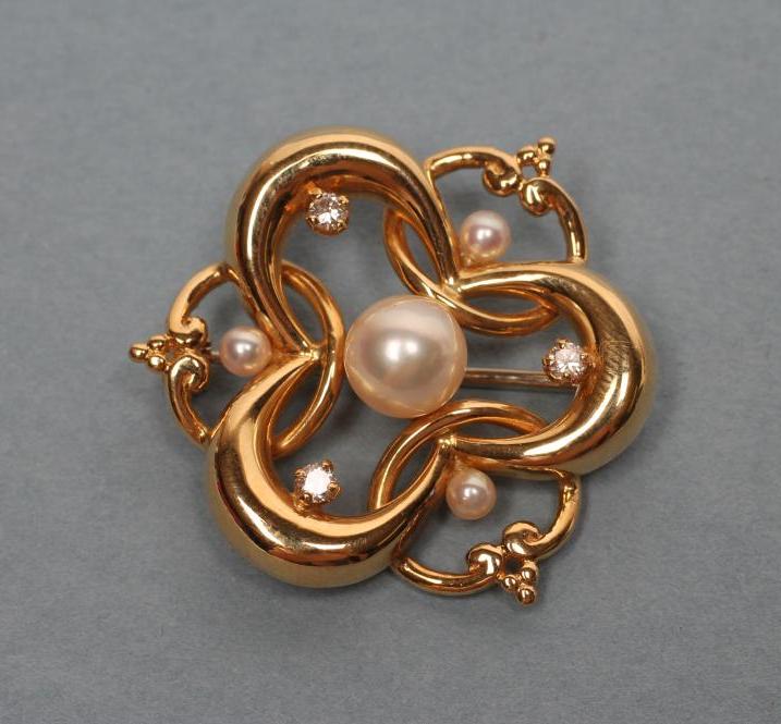 AN 18CT GOLD CLOVER LEAF BROOCH Image