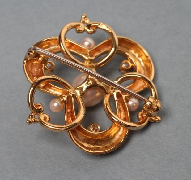 AN 18CT GOLD CLOVER LEAF BROOCH Image