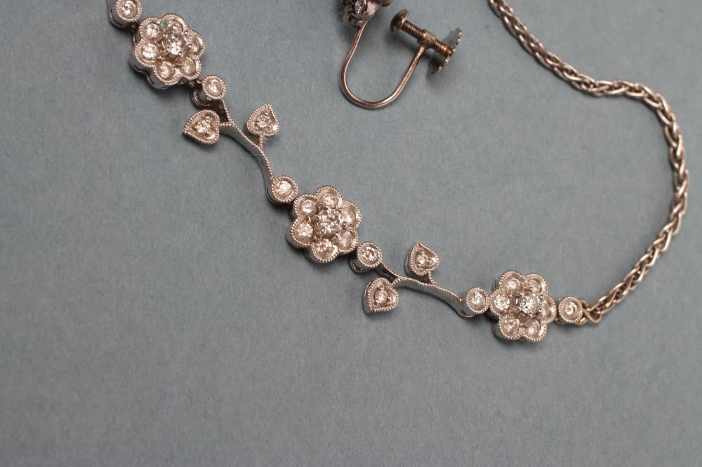 A DIAMOND NECKLACE Image
