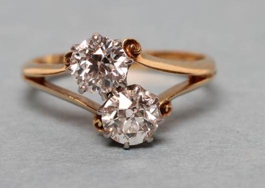 A TWO STONE DIAMOND CROSSOVER RING Image