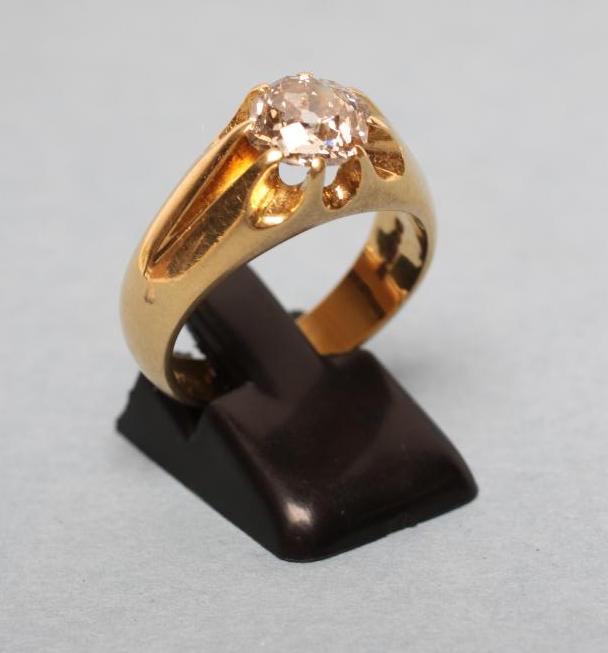 A GENTLEMAN'S DIAMOND RING Image