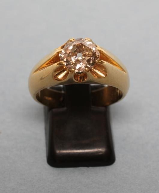 A GENTLEMAN'S DIAMOND RING Image
