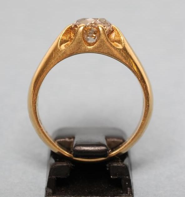 A GENTLEMAN'S DIAMOND RING Image