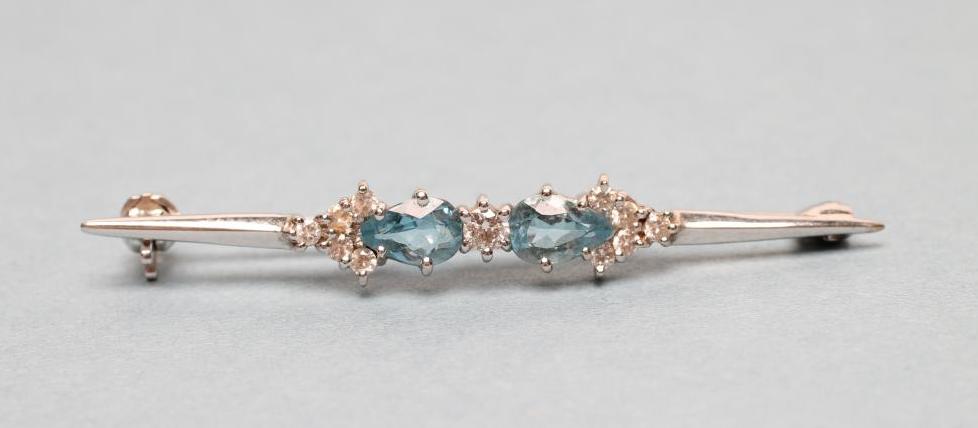 AN AQUAMARINE AND DIAMOND PROPELLOR BROOCH Image