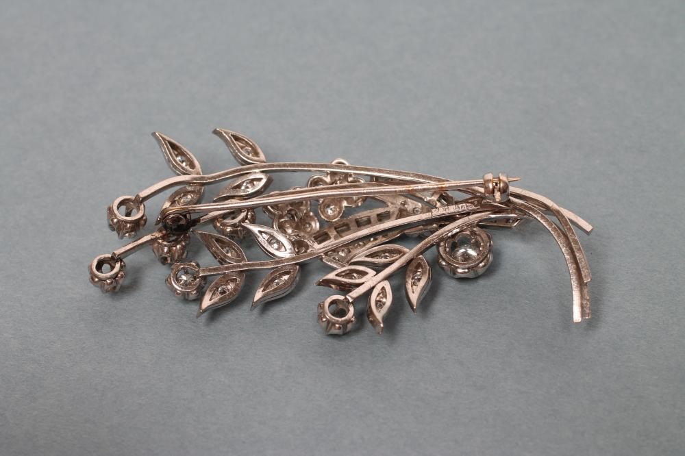 A DIAMOND SPRAY BROOCH Image