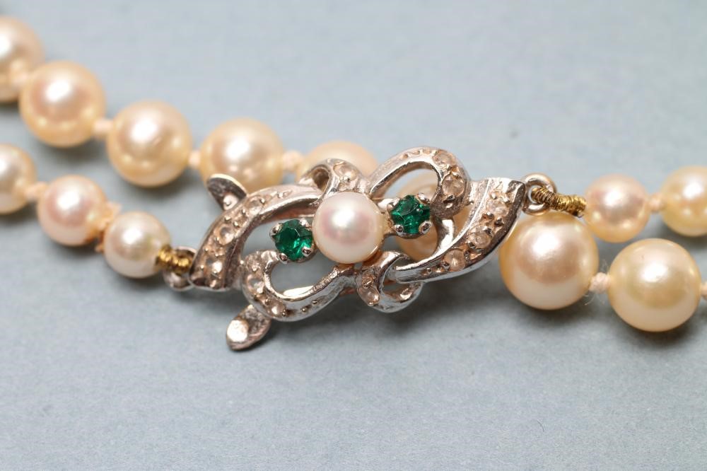 A SINGLE STRING OF CULTURED PEARLS Image