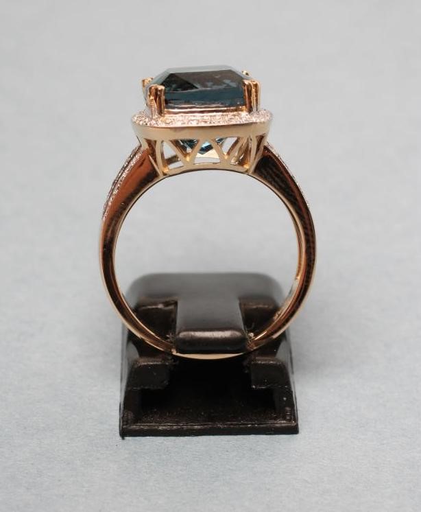 A BLUE TOPAZ AND DIAMOND DRESS RING Image