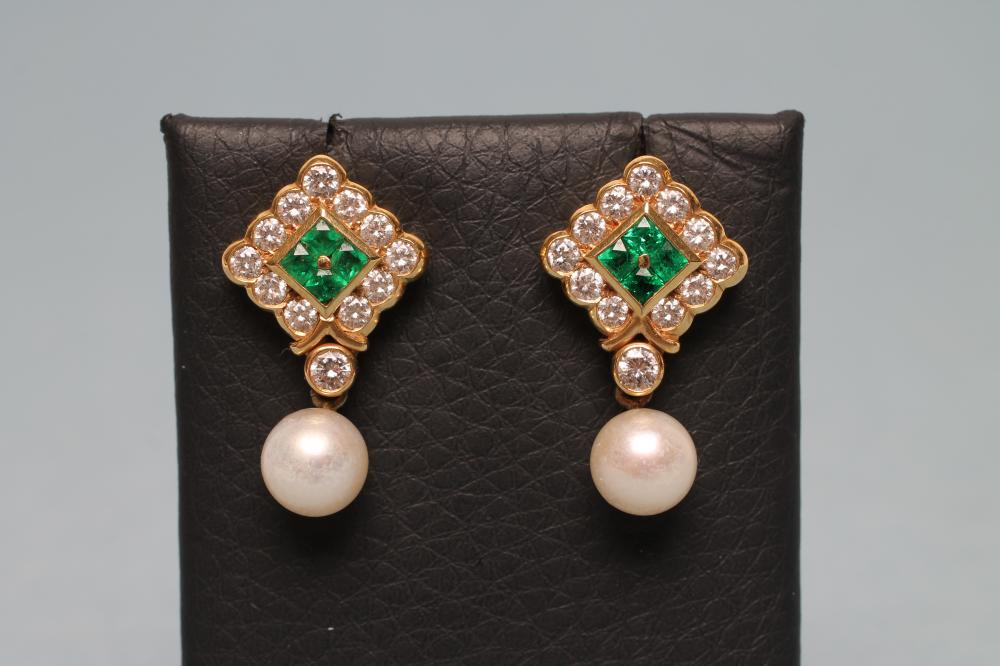 A PAIR OF EMERALD Image