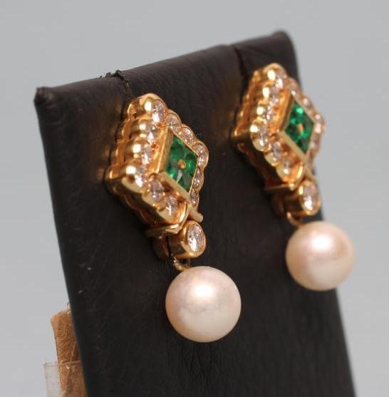 A PAIR OF EMERALD Image
