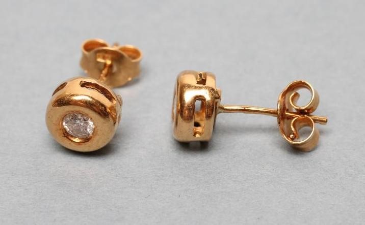 A PAIR OF SOLITAIRE DIAMOND EAR STUDS Image