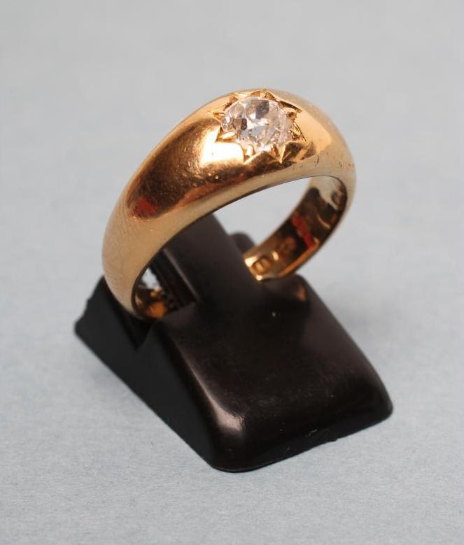 A GENTLEMAN'S VICTORIAN DIAMOND RING Image