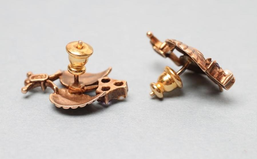 A PAIR OF EAR STUDS with two stylised leaves and two claw set small amethysts and a seed pearl to Image