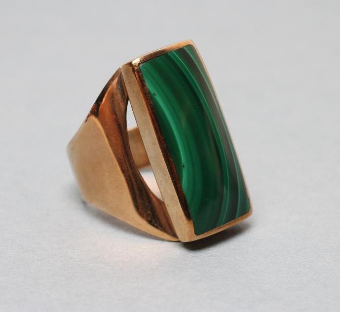 A MALACHITE COCKTAIL RING Image
