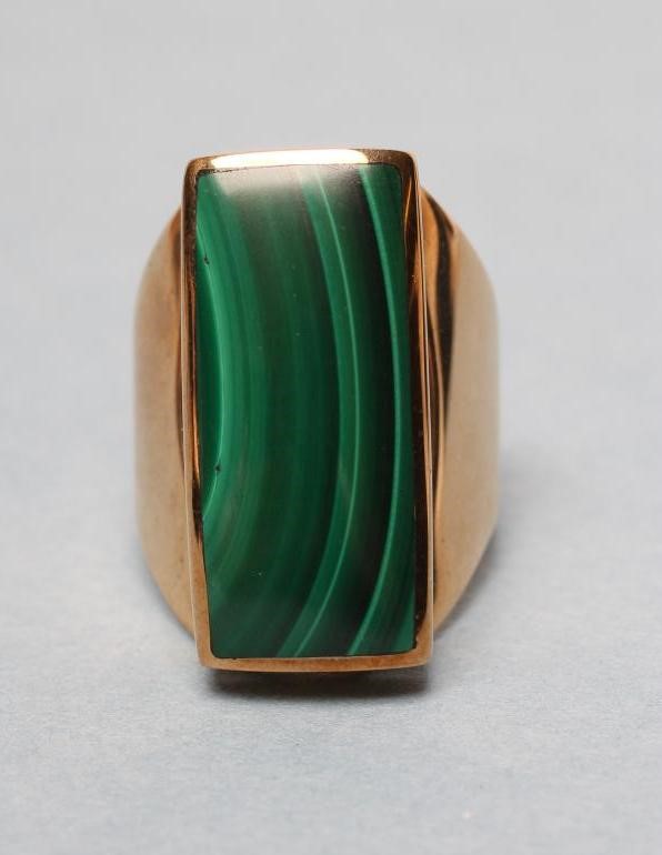A MALACHITE COCKTAIL RING Image