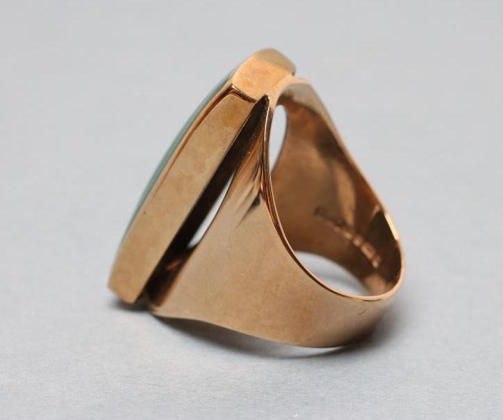 A MALACHITE COCKTAIL RING Image