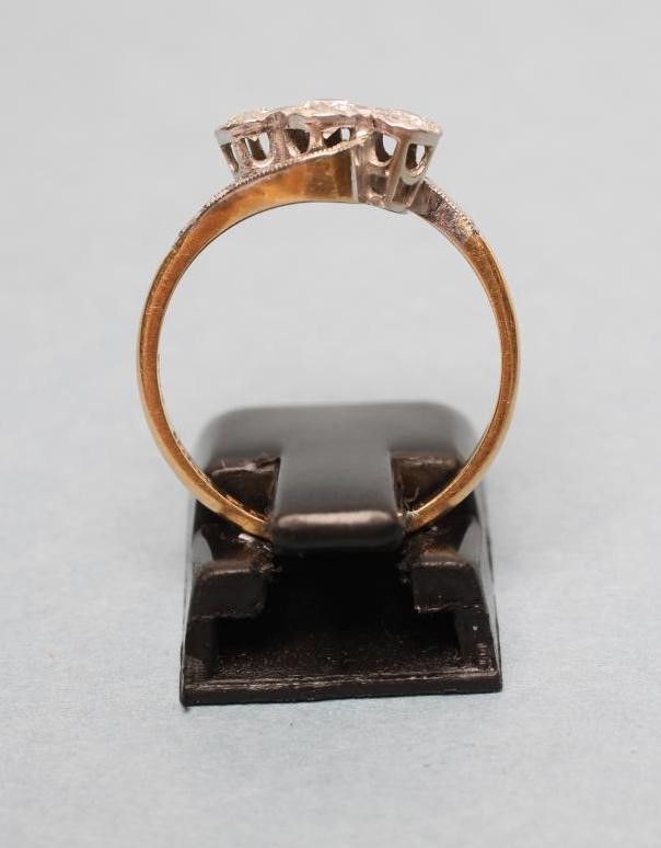 A THREE STONE DIAMOND CROSSOVER RING Image