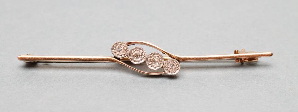A DIAMOND BAR BROOCH Image