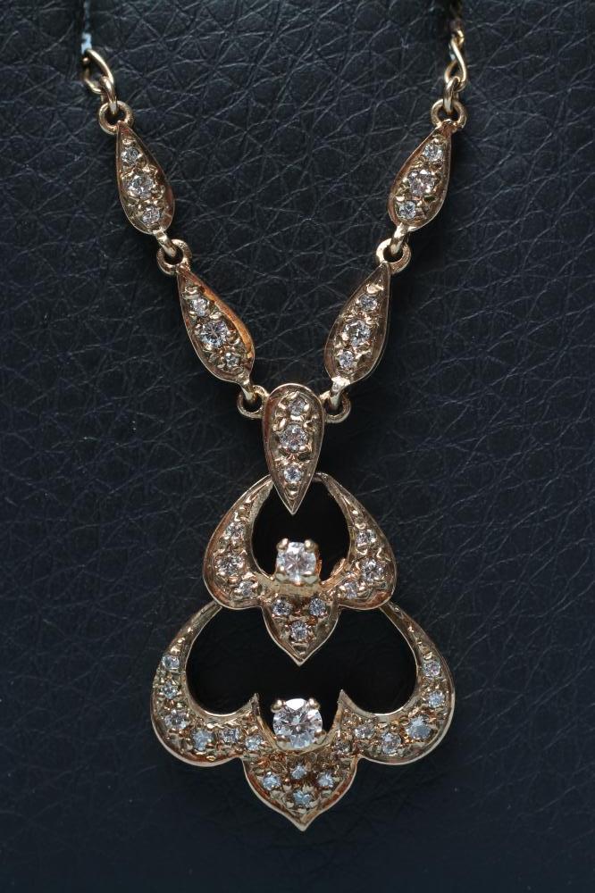 A DIAMOND NECKLACE Image