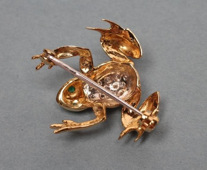 AN 18CT GOLD FROG BROOCH Image