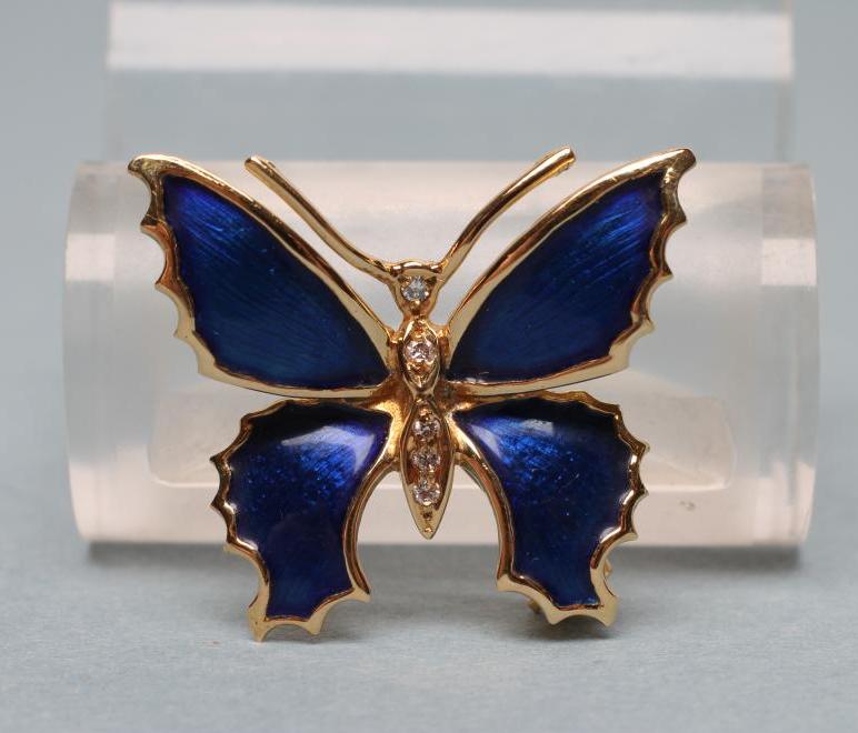 AN 18CT GOLD BUTTERFLY BROOCH with bright blue enamelled wings Image