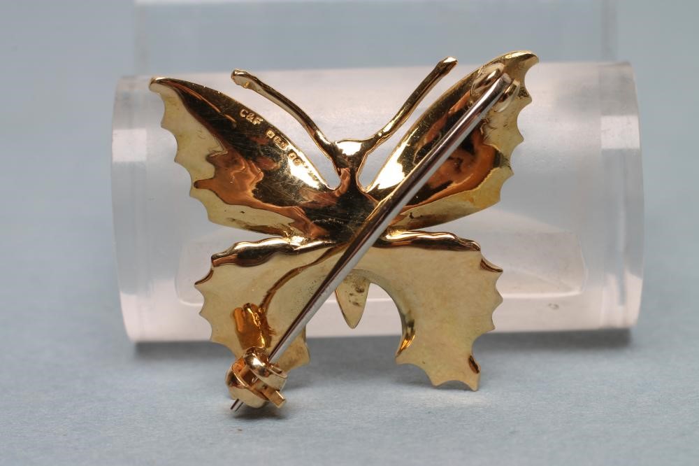 AN 18CT GOLD BUTTERFLY BROOCH with bright blue enamelled wings Image