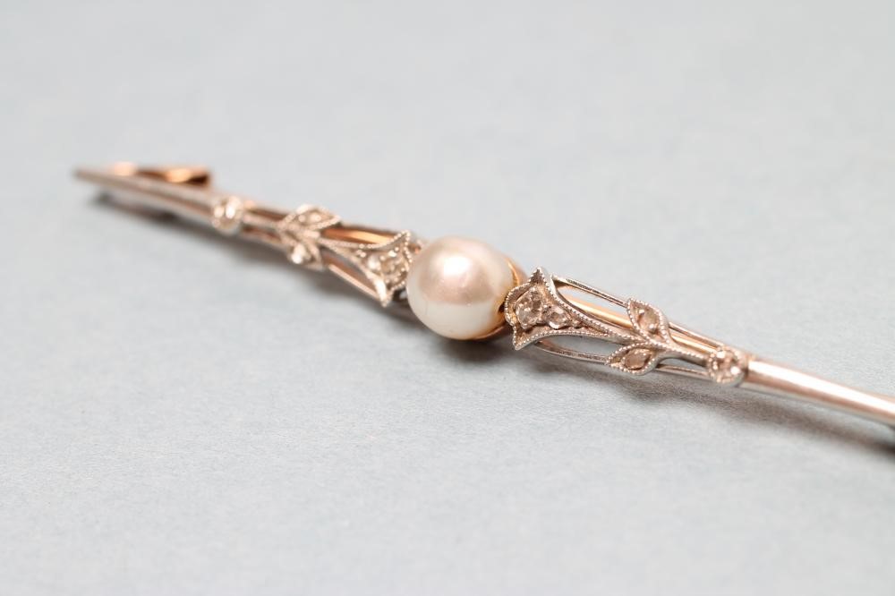 A PROPELLOR BAR BROOCH Image