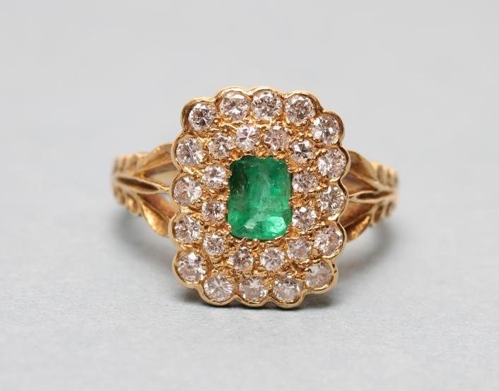 AN EMERALD AND DIAMOND CLUSTER RING Image