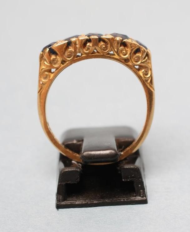A FIVE STONE SAPPHIRE RING Image