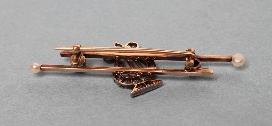 AN EDWARDIAN DOUBLE BAR BROOCH Image