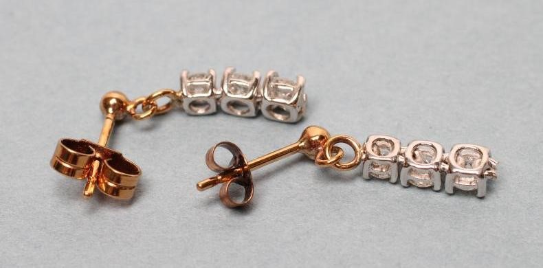 A PAIR OF DIAMOND DROP EARRINGS Image