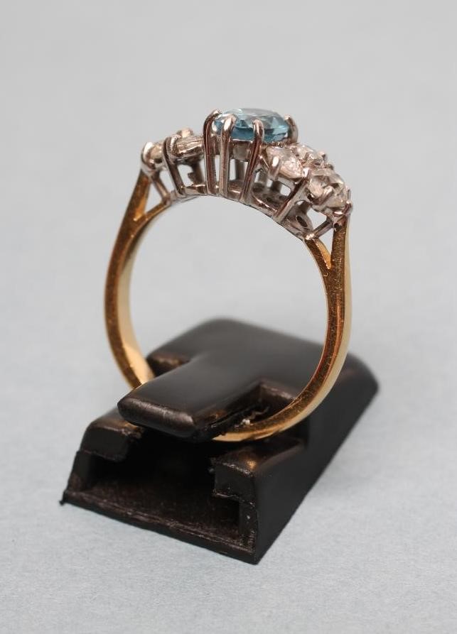 A SAPPHIRE AND DIAMOND COCKTAIL RING Image