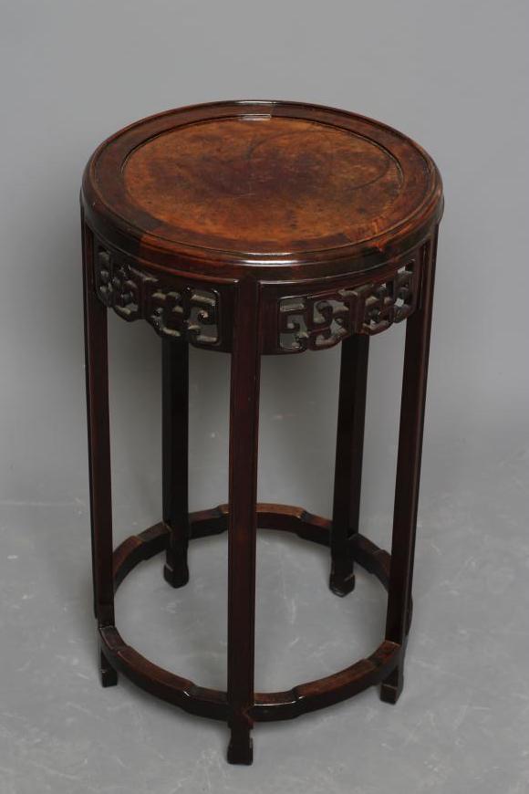AN ORIENTAL HARDWOOD JARDINIERE STAND Image