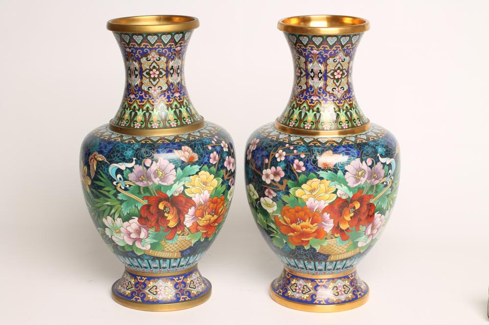 A PAIR OF CHINESE CLOISONNE ENAMEL VASES Image