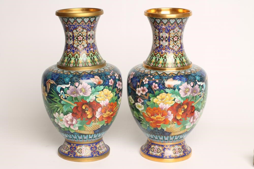A PAIR OF CHINESE CLOISONNE ENAMEL VASES Image