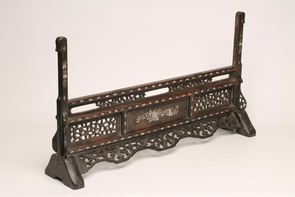 A CHINESE HARDWOOD TABLE SCREEN STAND Image