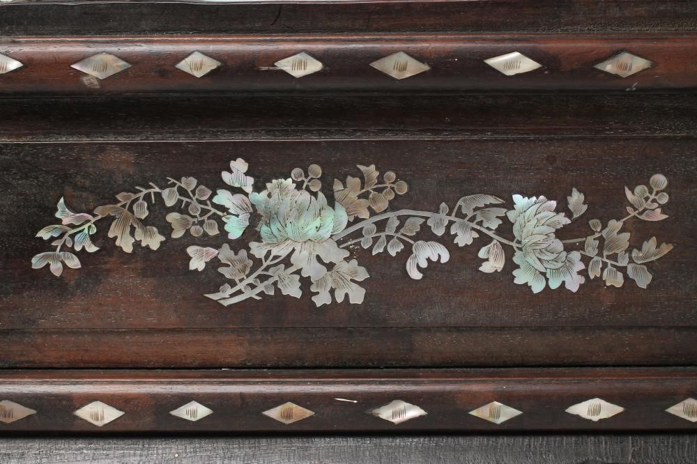 A CHINESE HARDWOOD TABLE SCREEN STAND Image