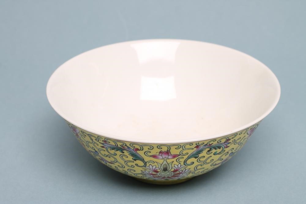 A CHINESE PORCELAIN BOWL of plain flared cylindrical form Image