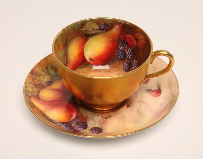 A ROYAL WORCESTER CHINA TEA CUP AND SAUCER Image