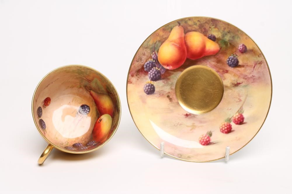 A ROYAL WORCESTER CHINA TEA CUP AND SAUCER Image