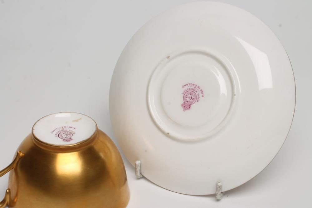 A ROYAL WORCESTER CHINA TEA CUP AND SAUCER Image