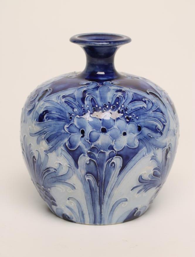 A MACINTYRE MOORCROFT FLORIAN WARE SMALL VASE Image