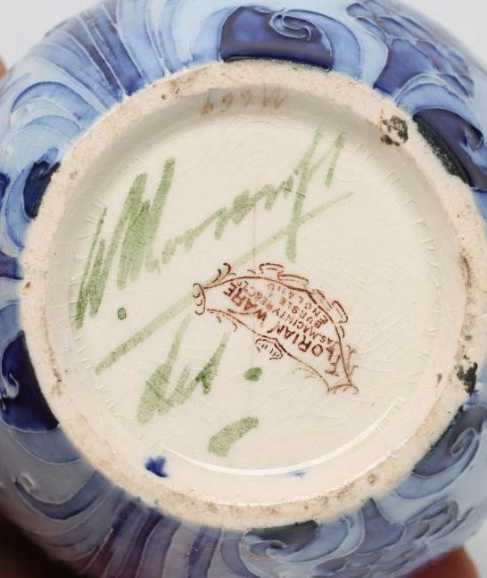 A MACINTYRE MOORCROFT FLORIAN WARE SMALL VASE Image