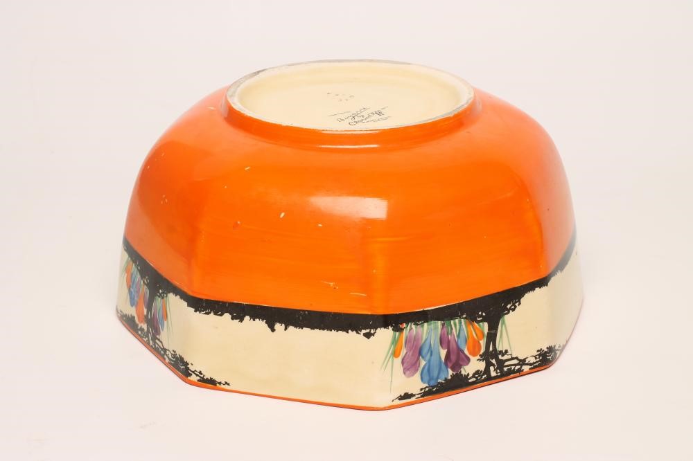 A CLARICE CLIFF NEWPORT POTTERY BIZARRE BOWL Image