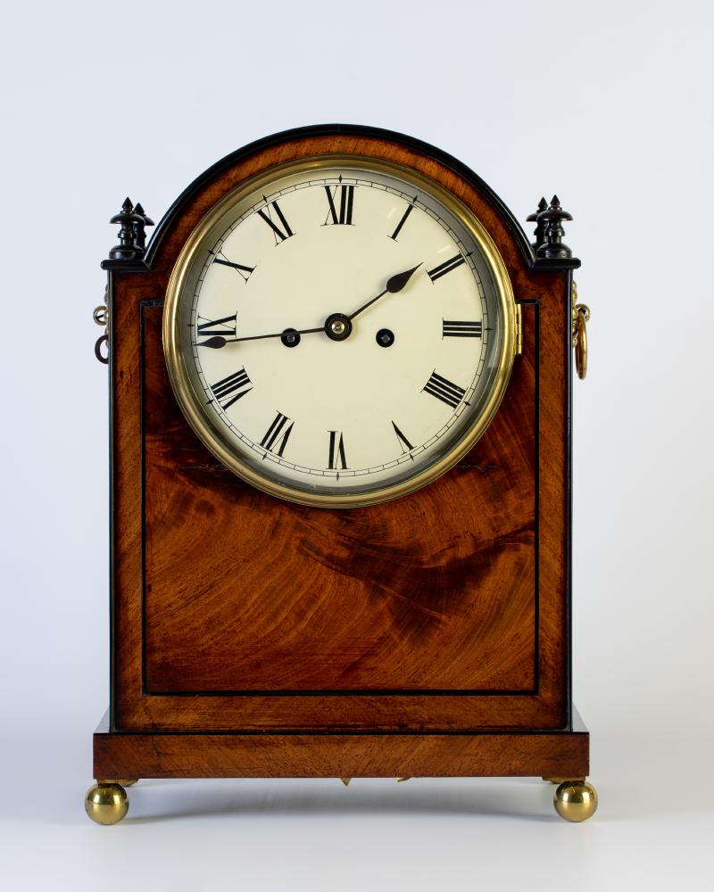 A REGENCY MAHOGANY CASED BRACKET CLOCK Image