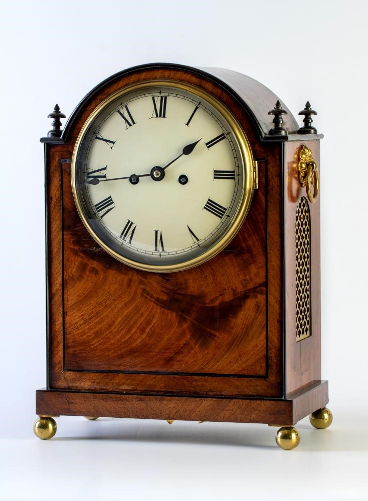 A REGENCY MAHOGANY CASED BRACKET CLOCK Image