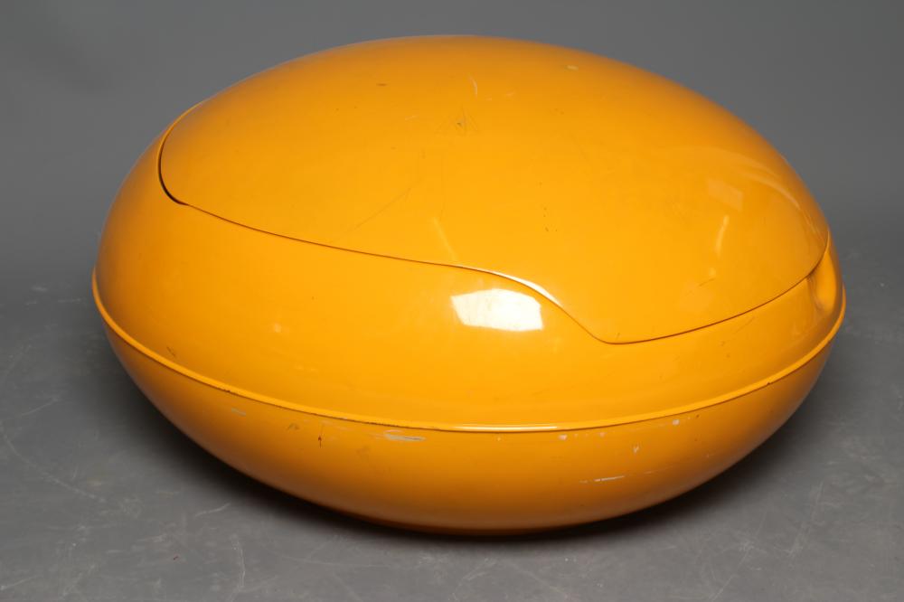 A GARDEN EGG CHAIR Image