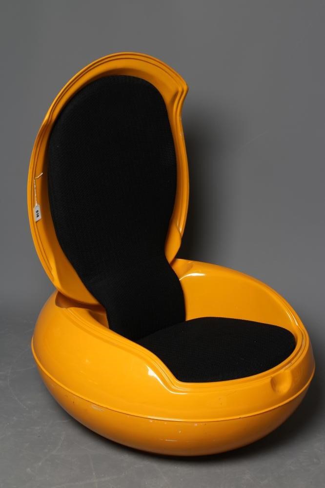 A GARDEN EGG CHAIR Image